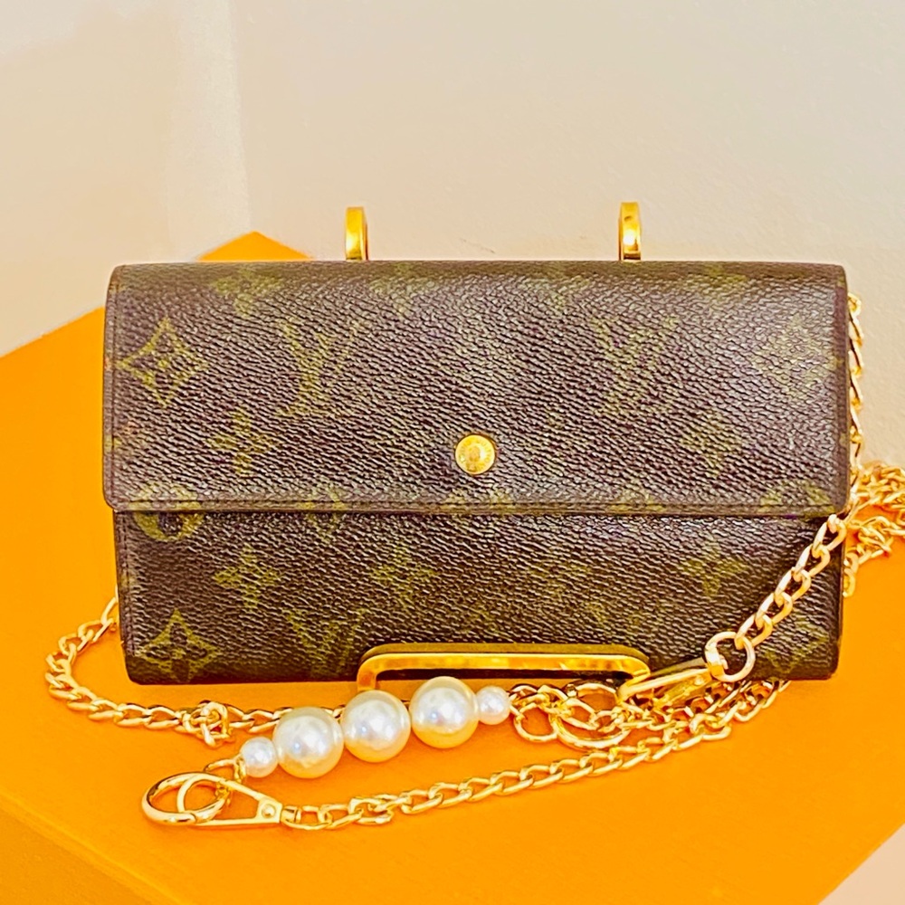 Louis Vuitton trifold Monogram Chain wallet